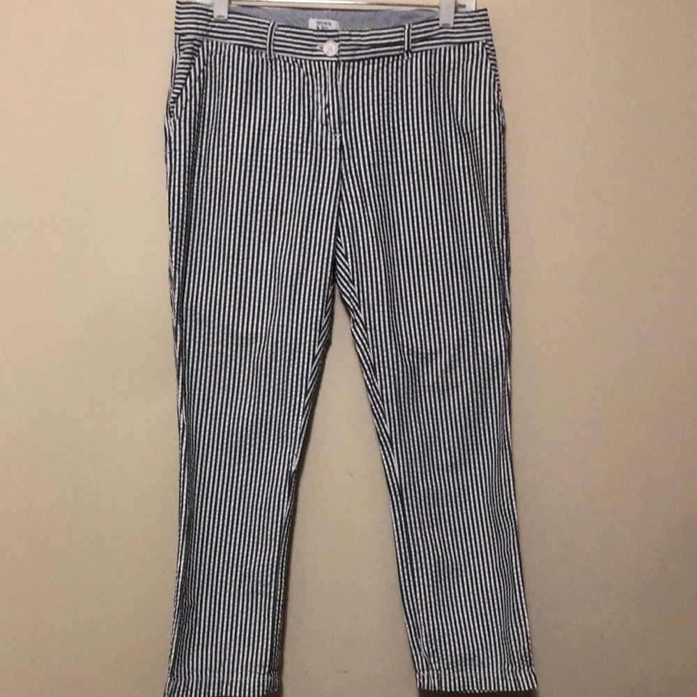 CROWN & IVY pin striped gray and white sear sucker type printed pants. Size 6.